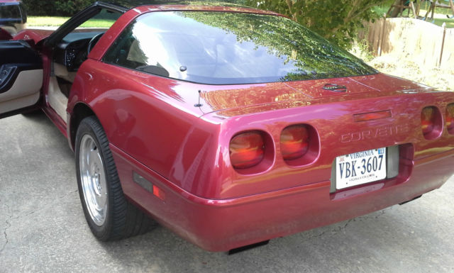 19940000 Burgundy Chevrolet Corvette Coupe