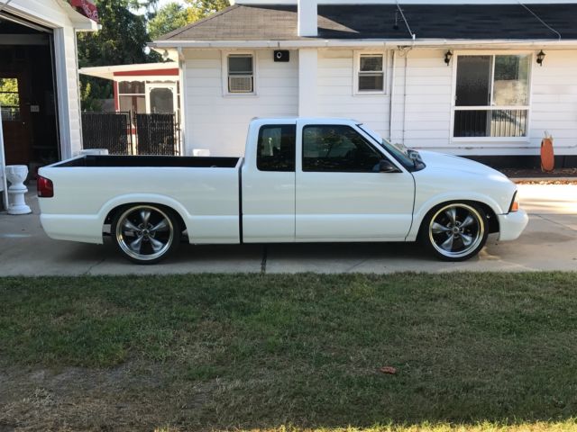 1994 White Chevrolet S-10 Extended Cab Pickup