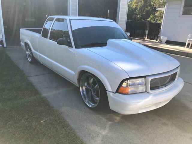 1994 White Chevrolet S-10 Extended Cab Pickup