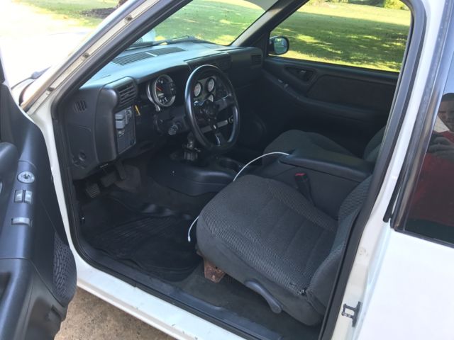 1994 White Chevrolet S-10 Extended Cab Pickup