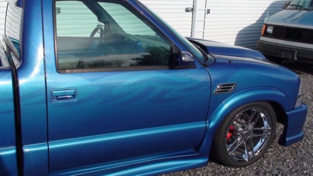 1994 Blue Chevrolet S-10 Standard Cab Pickup