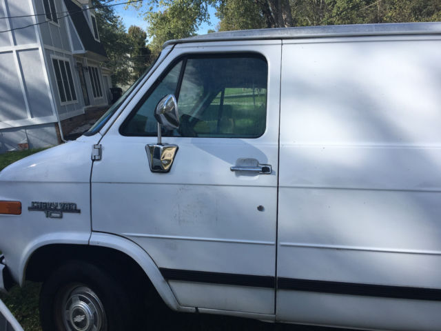 1994 White Chevrolet G20 Van VAN