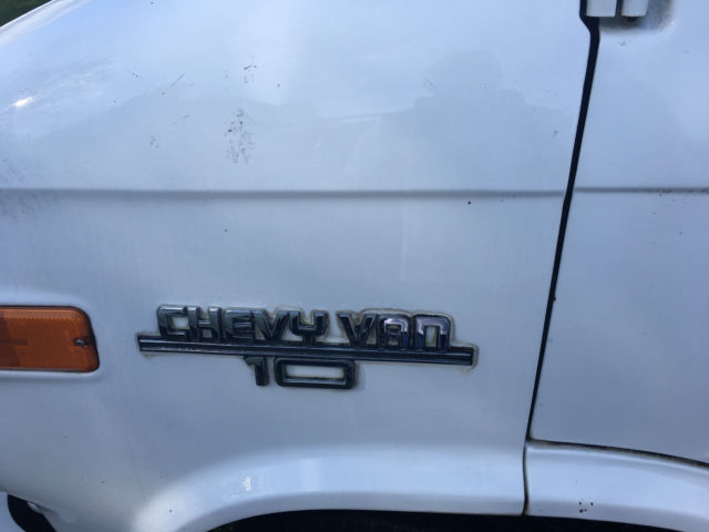 1994 White Chevrolet G20 Van VAN