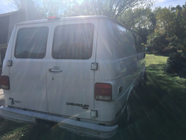 1994 White Chevrolet G20 Van VAN