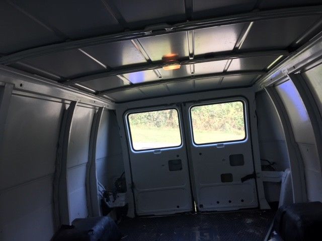 1994 White Chevrolet G20 Van VAN