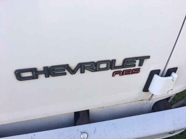 1994 White Chevrolet G20 Van VAN
