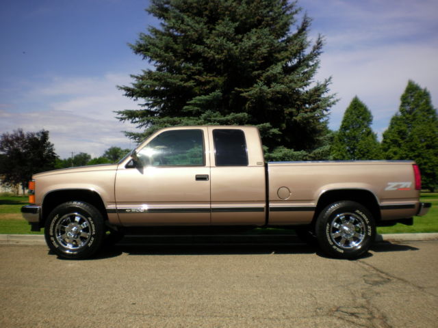 1994 Gold Chevrolet C/K Pickup 1500 Extended Cab Pickup