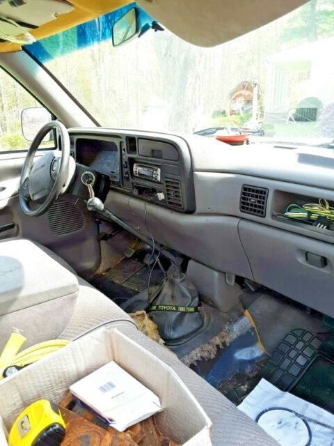 1994 White Dodge Ram 2500 Standard Cab Pickup