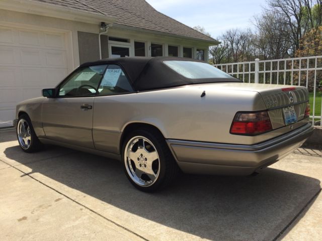 1994 Gold Mercedes-Benz 300-Series Convertible