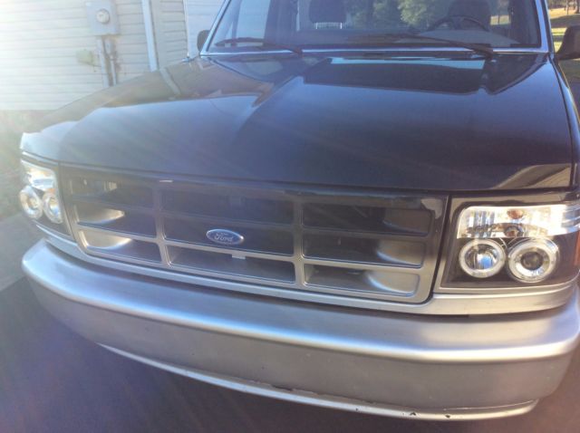 1994 BLACK/SILVER Ford F-150 Standard Cab Pickup