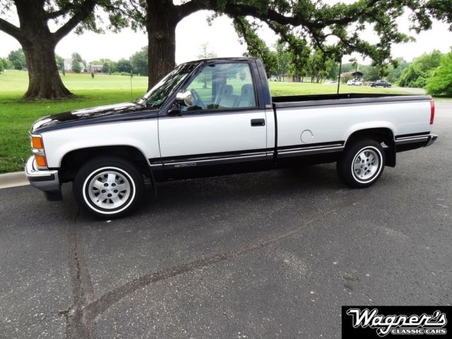 1994 Black Chevrolet C/K Pickup 1500 Pickup Truck