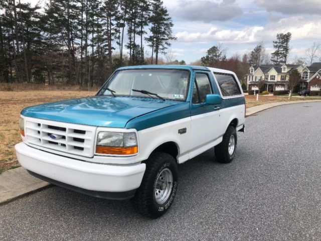 1994 White/ Blue Ford Bronco SUV