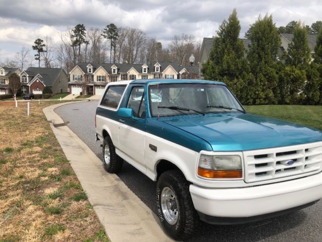 1994 White/ Blue Ford Bronco SUV