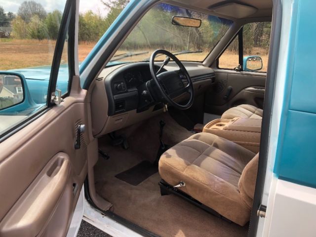 1994 White/ Blue Ford Bronco SUV