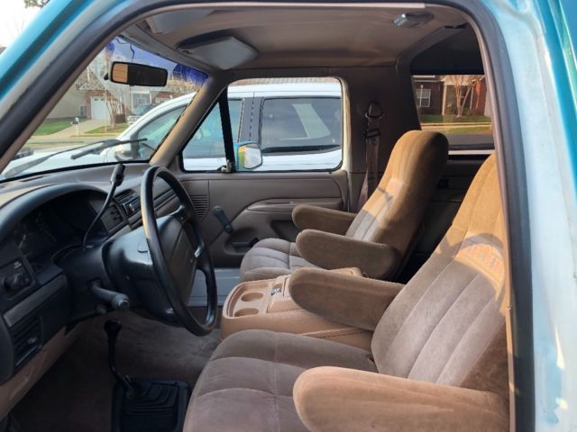 1994 White/ Blue Ford Bronco SUV