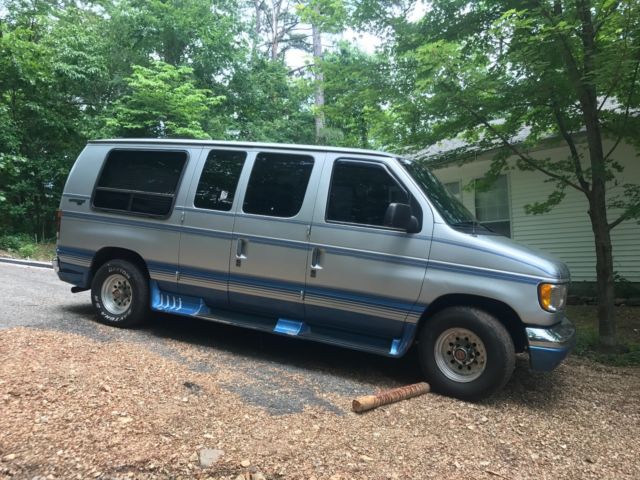 1994 Silver Ford E-Series Van