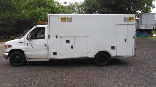 1994 White Ford E-Series Van Ambulance / Service
