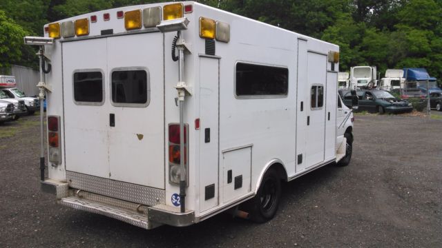 1994 White Ford E-Series Van Ambulance / Service