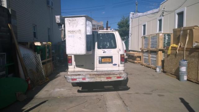 1994 White Ford E-Series Van
