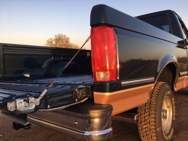 1994 Green Ford F-150 Standard Cab Pickup