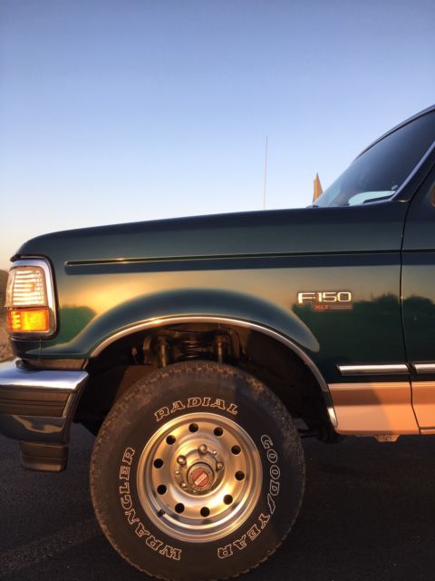 1994 Green Ford F-150 Standard Cab Pickup
