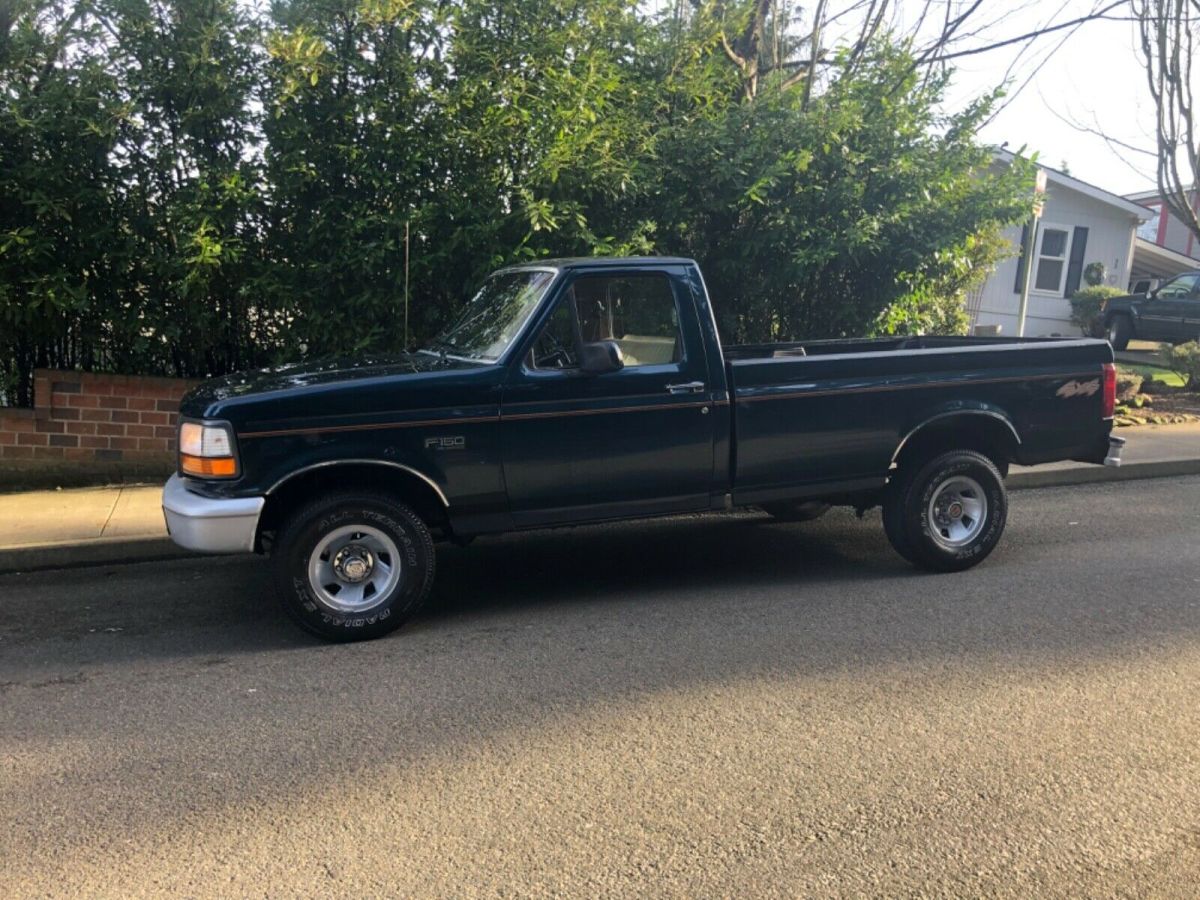 1994 Green Ford F-150 Standard Cab Pickup