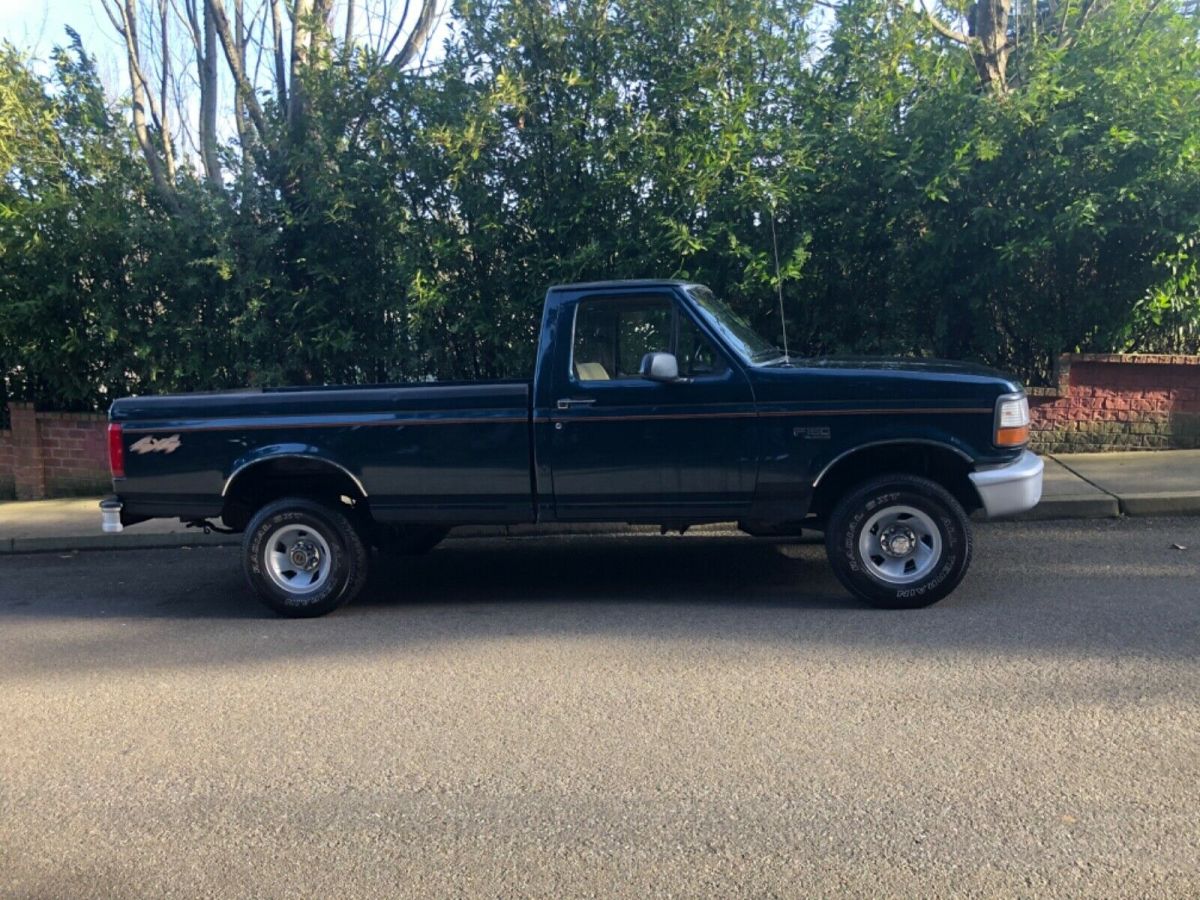 1994 Green Ford F-150 Standard Cab Pickup