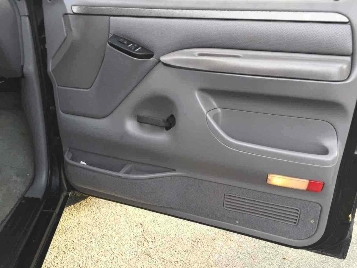 1994 Black Ford F-150 Pickup