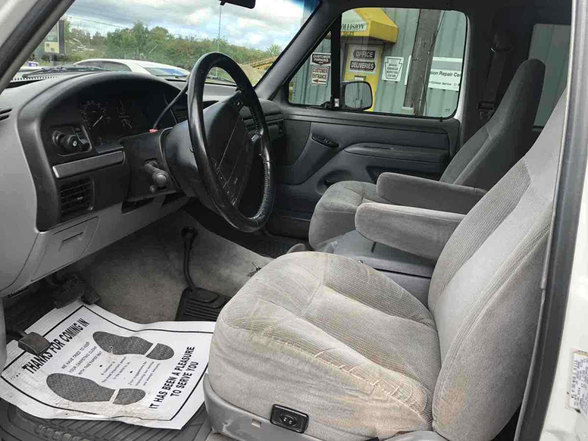 1994 White Ford F-150 Pickup