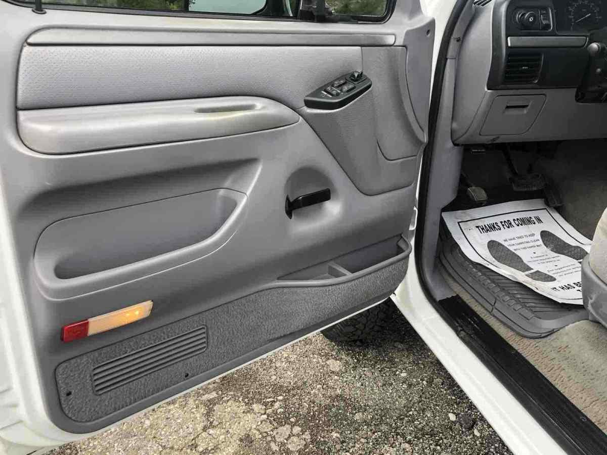 1994 White Ford F-150 Pickup