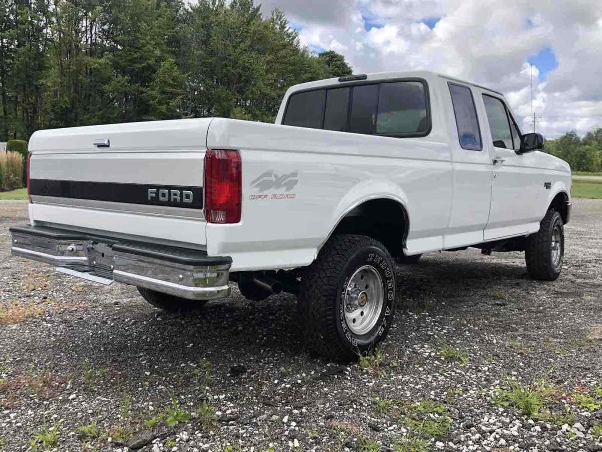 1994 White Ford F-150 Pickup