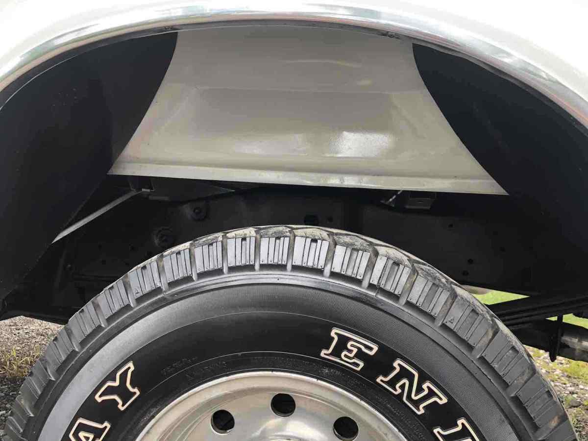 1994 White Ford F-150 Pickup