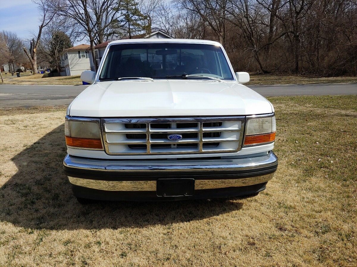 1994 White Ford F-150 Pickup