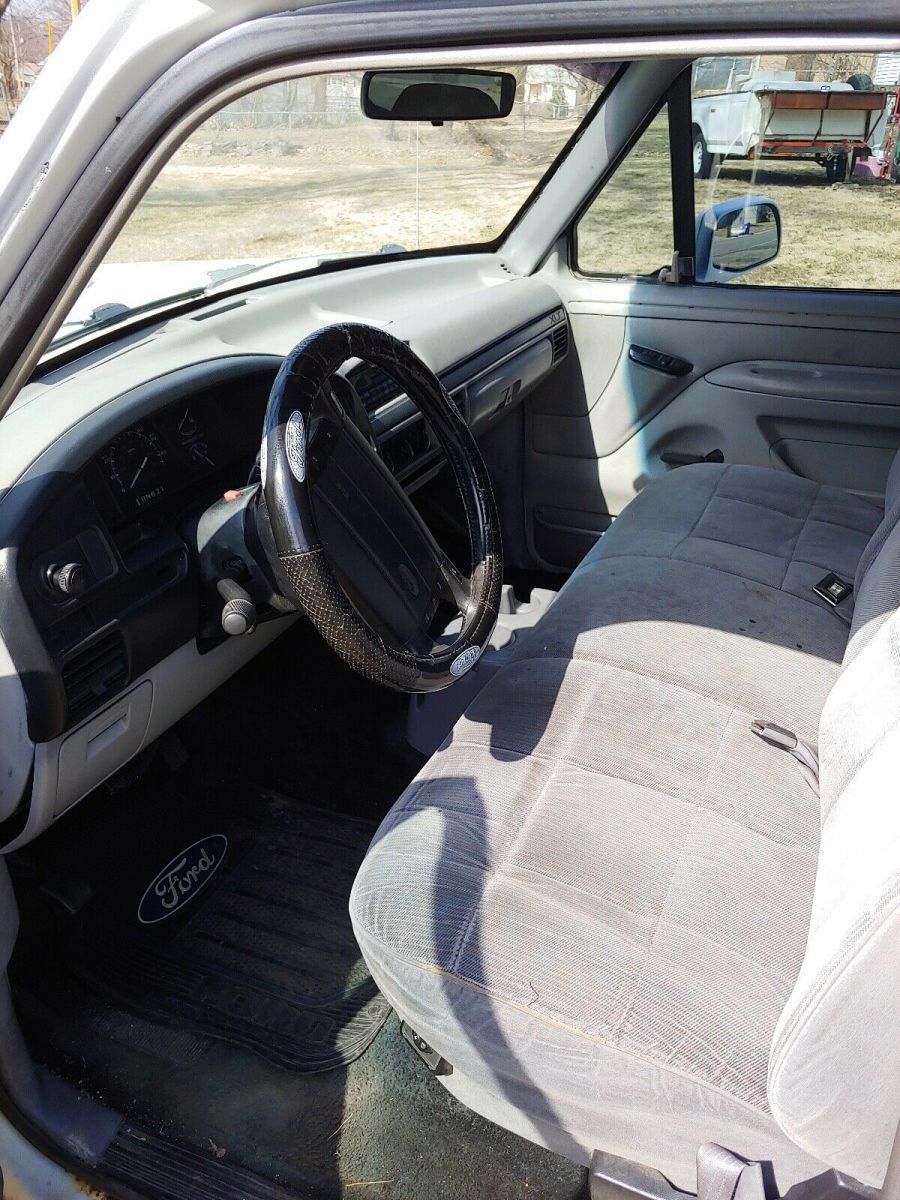 1994 White Ford F-150 Pickup