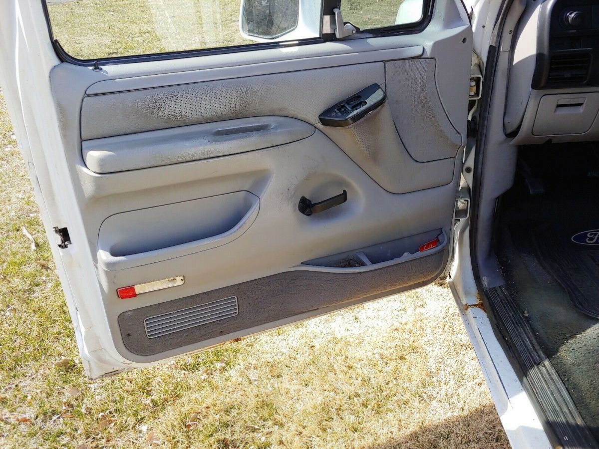 1994 White Ford F-150 Pickup