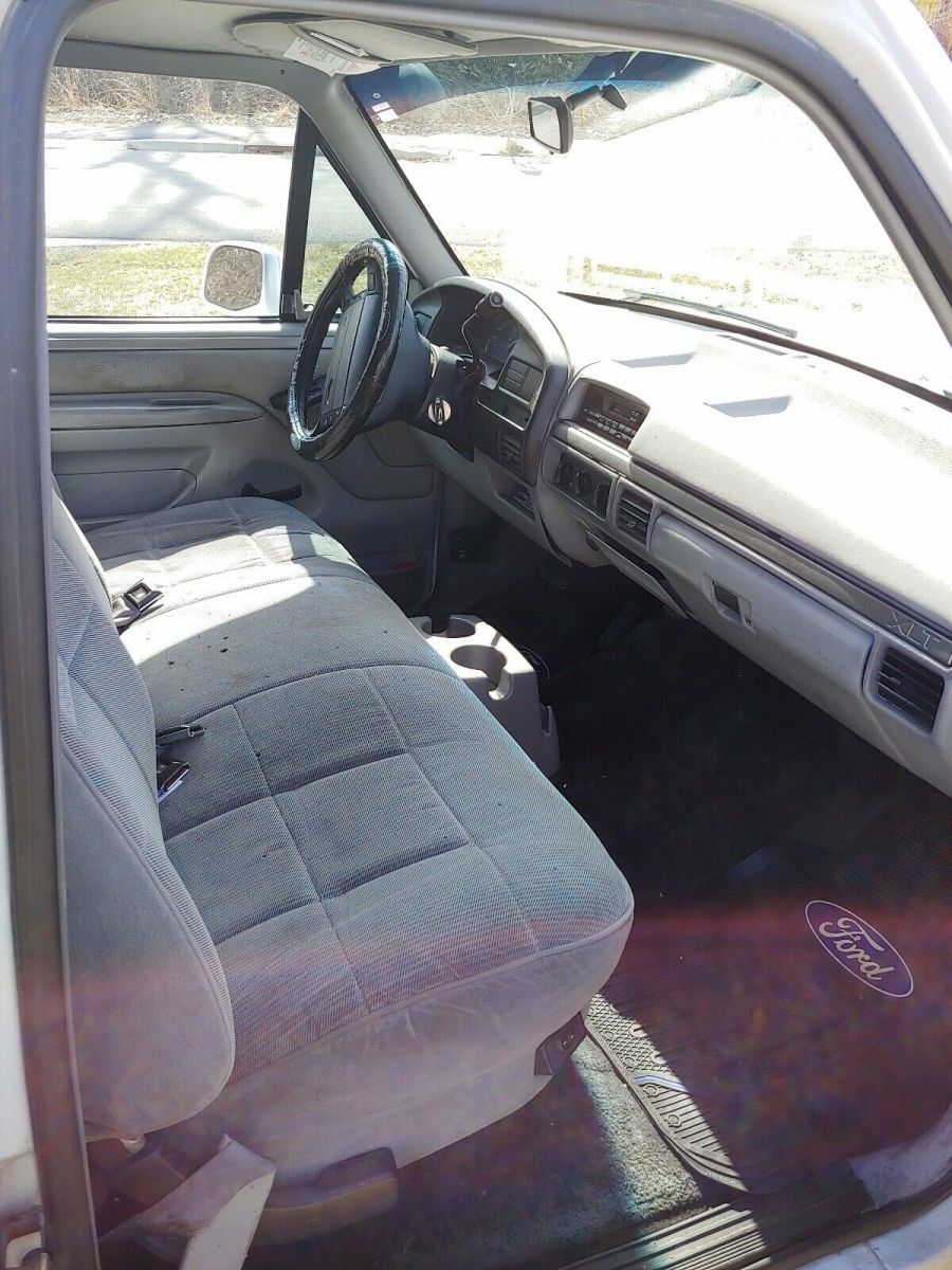 1994 White Ford F-150 Pickup