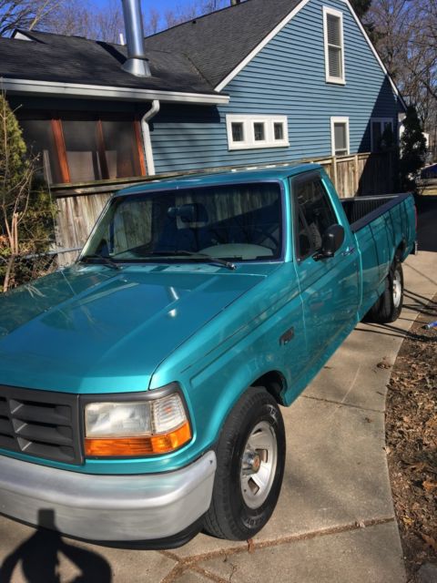 1994 TOBAGO GREEN Ford F-150 Standard Cab Pickup