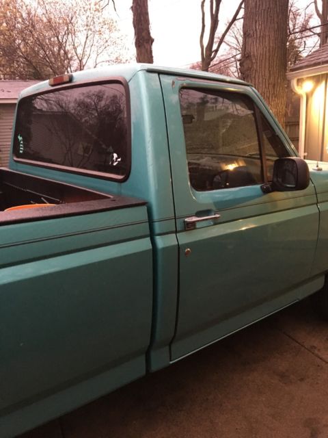 1994 TOBAGO GREEN Ford F-150 Standard Cab Pickup