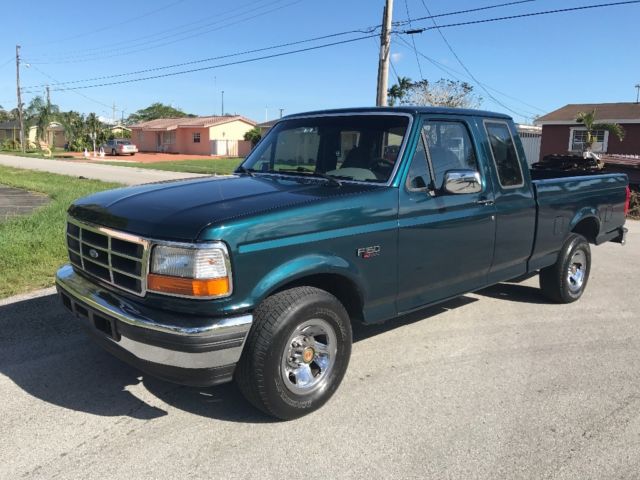 1994 Green Ford F-150 Standard Cab Pickup