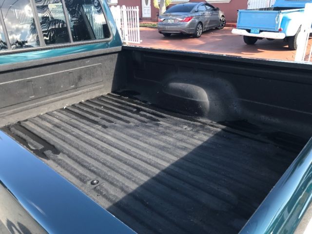 1994 Green Ford F-150 Standard Cab Pickup