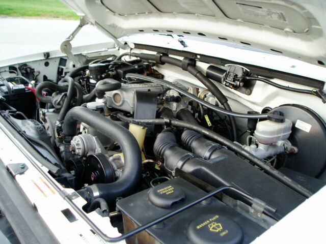 1994 White Ford F-150 Regular  Cab Pickup