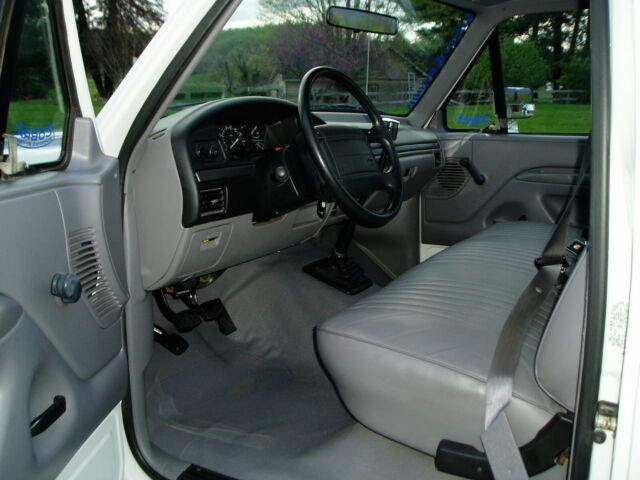 1994 White Ford F-150 Regular  Cab Pickup