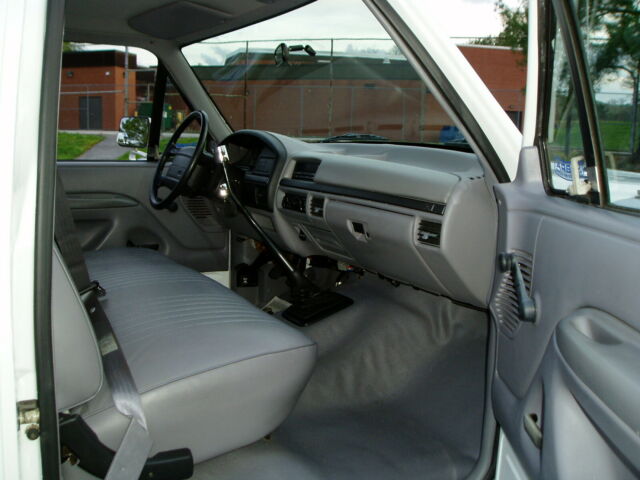 1994 White Ford F-150 Regular  Cab Pickup