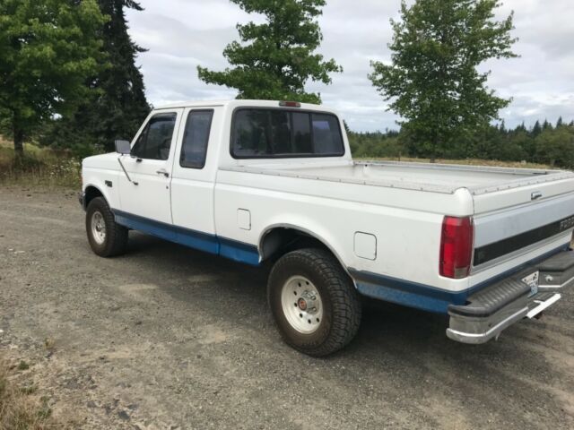 1994 White Ford F-150 Extended Cab Pickup