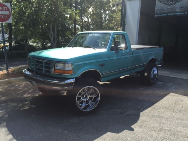 1994 Green Ford F-150 Standard Cab Pickup