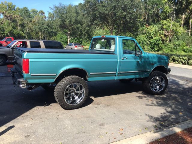 1994 Green Ford F-150 Standard Cab Pickup