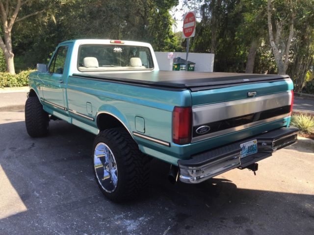 1994 Green Ford F-150 Standard Cab Pickup