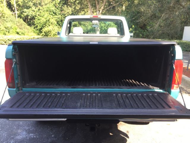 1994 Green Ford F-150 Standard Cab Pickup