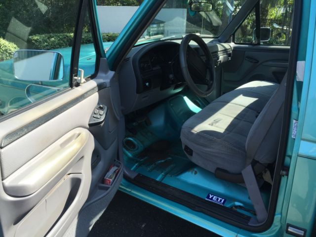 1994 Green Ford F-150 Standard Cab Pickup