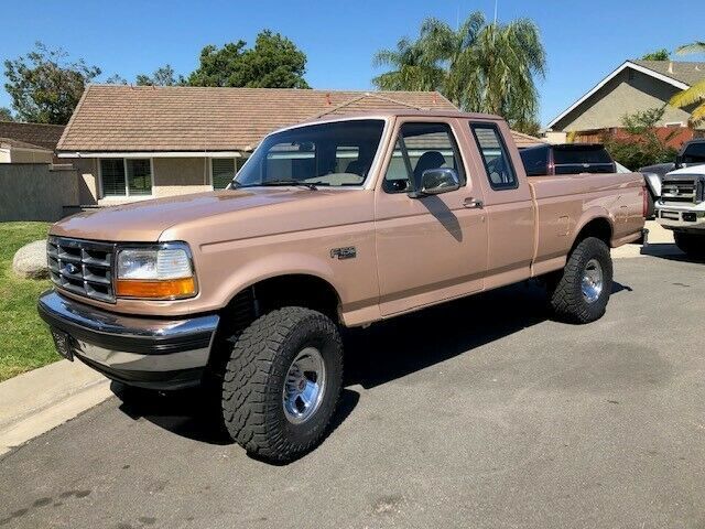 1994 Gold Ford F-150 Extended Cab Pickup